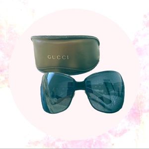 Gucci Oversized Sunglasses in Black.